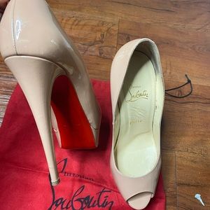 Christian louboutin peep toe pumps nude 38.5